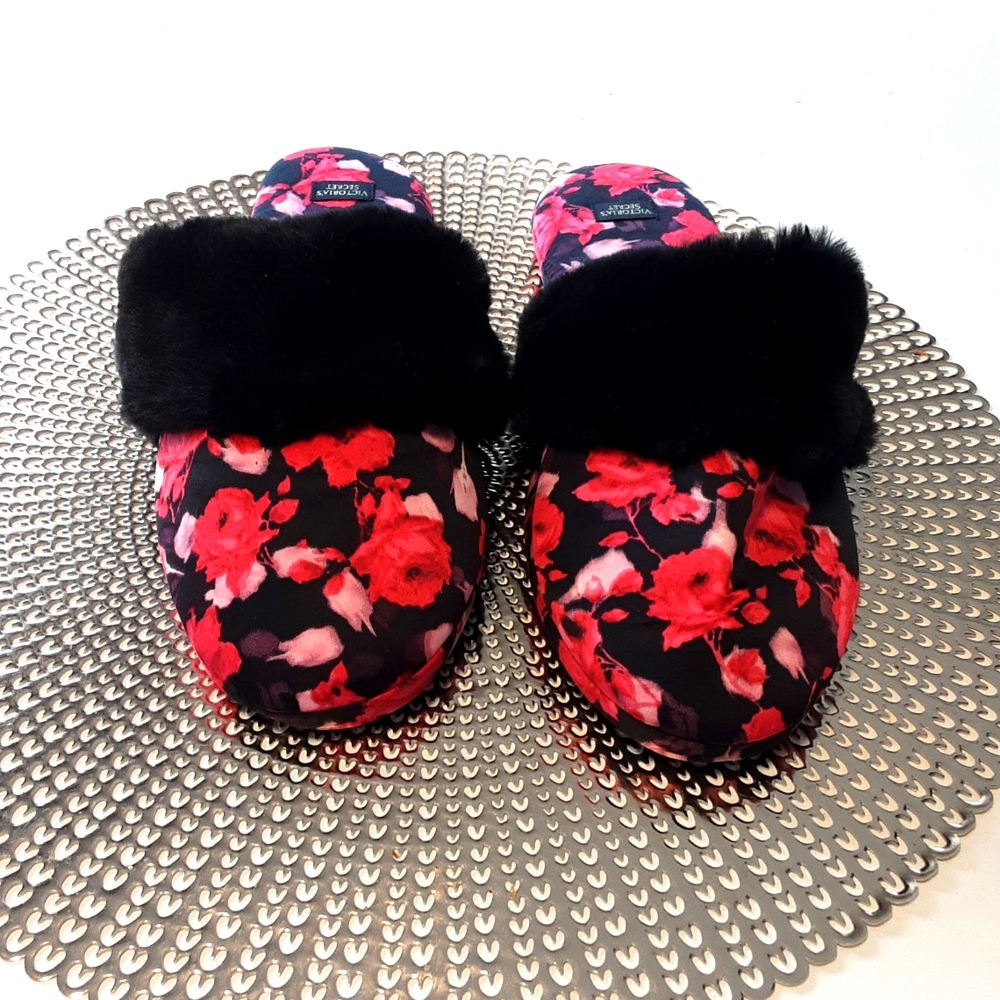 NWOT Victoria's Secret ladies slippers size large